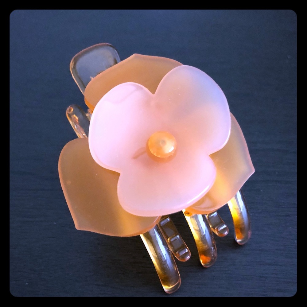 Retro Flower Claw Clip